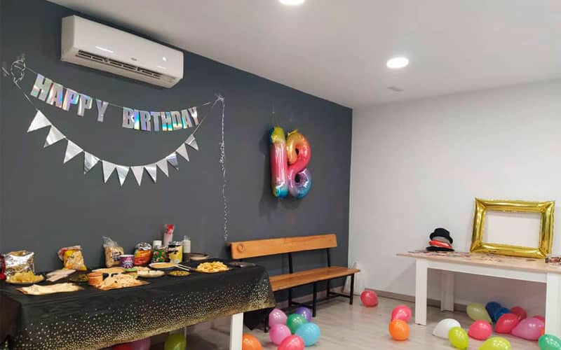 Sala preparada para una celebración